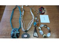 Jewelery and ornaments lot 08