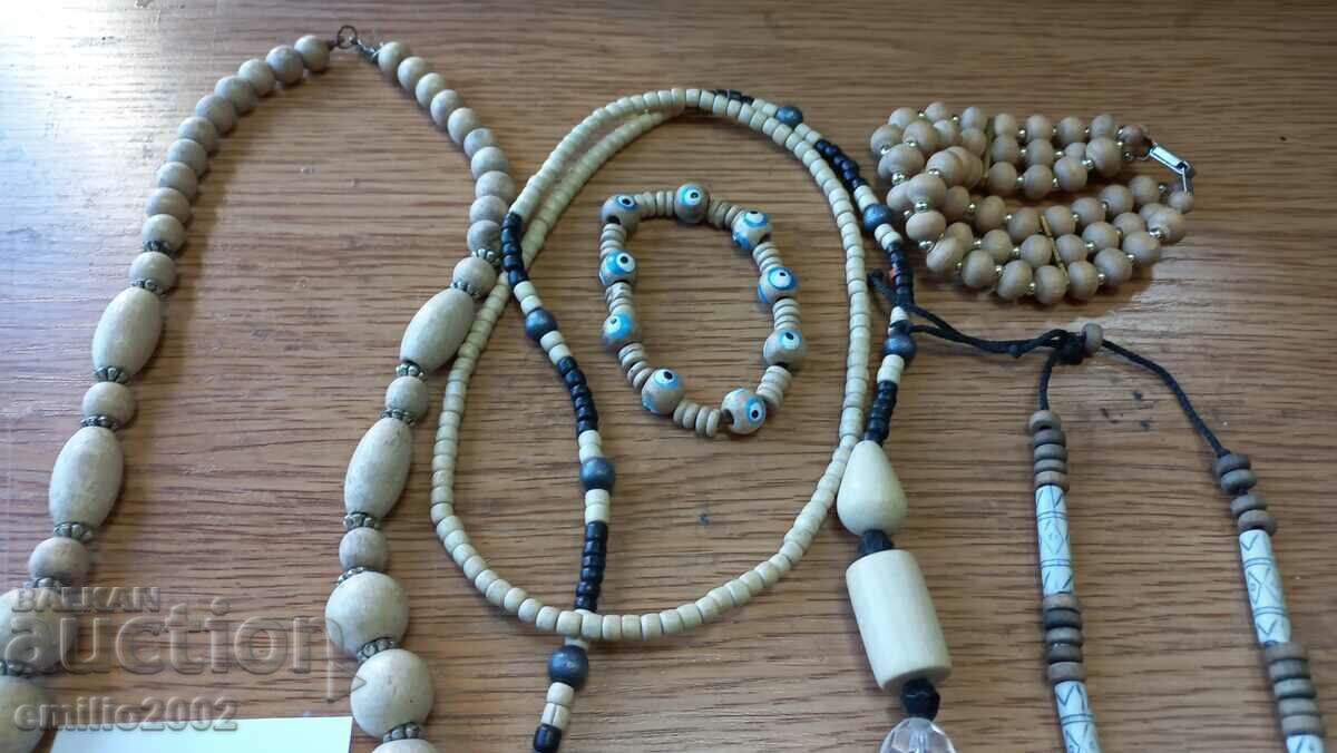 Auction  Jewelery and ornaments lot 10