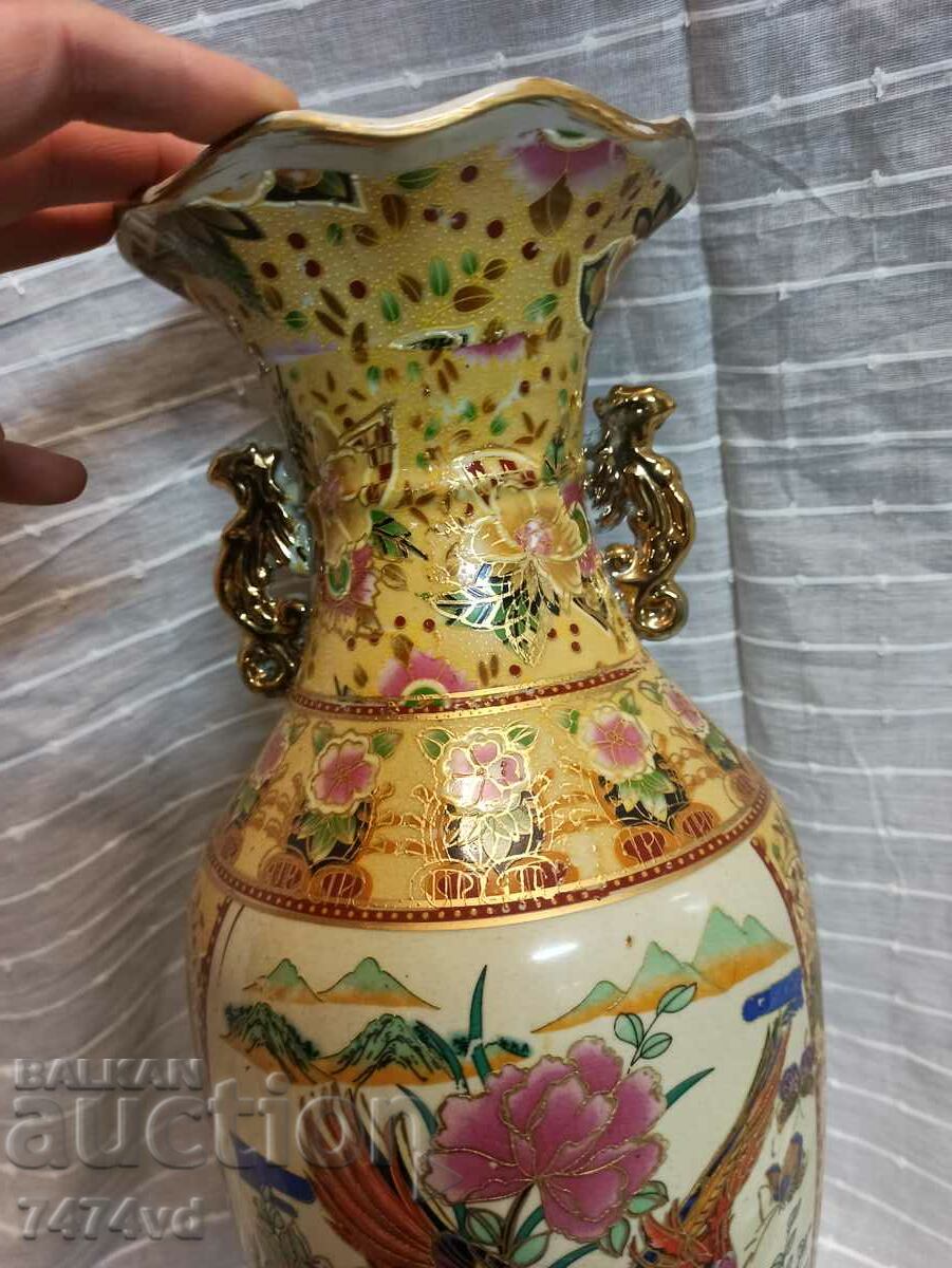 Delivery of TALL PORCELAIN VASE WITH UNIQUELY BEAUTIFUL BIRDS Delivery of TALL PORCELAIN VASE WITH UNIQUELY BEAUTIFUL BIRDS