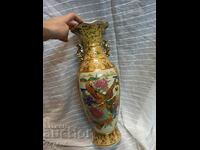 TALL PORCELAIN VASE WITH UNIQUELY BEAUTIFUL BIRDS