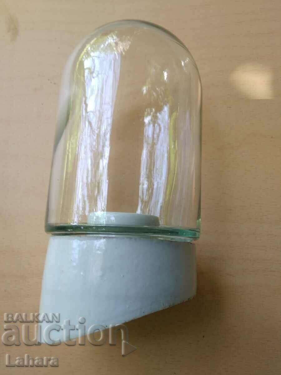 Moisture-proof porcelain lamp