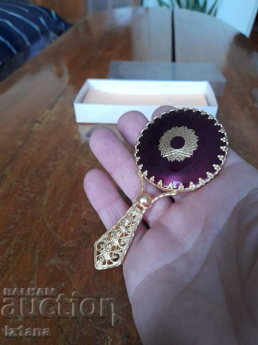 Delivery of Old mirror, mirror Delivery of Old mirror, mirror