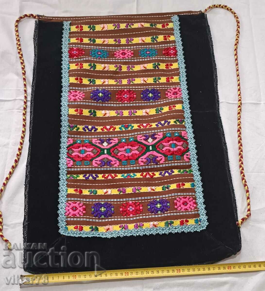 Delivery of An apron Delivery of An apron