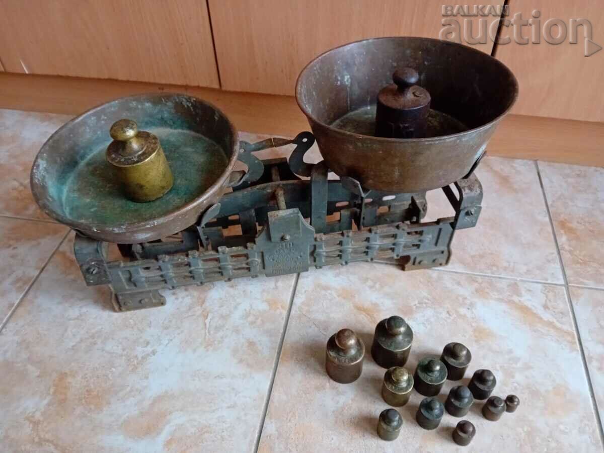 Auction  vintage working commercial scale from the 1960s with 14 weights