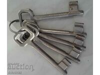 5 броя стари ключове от соца за брави за врата