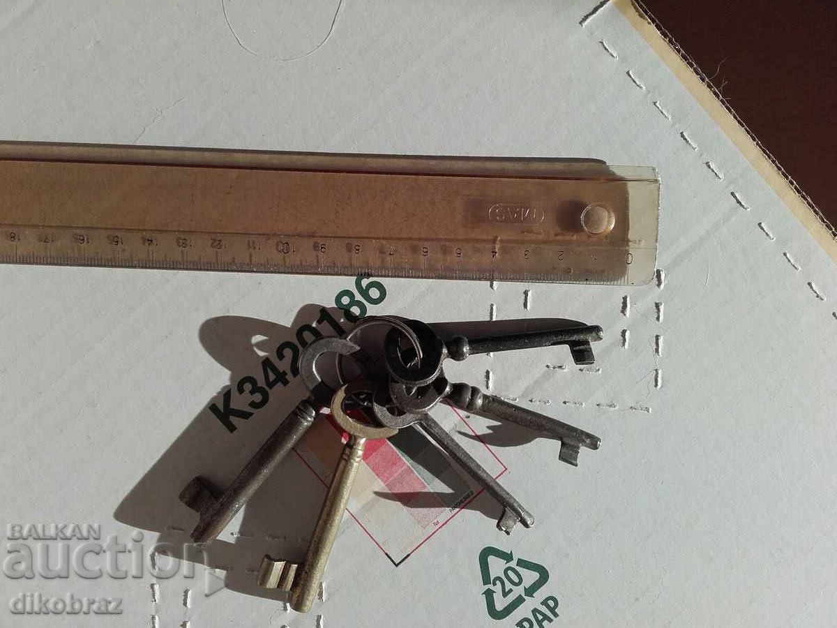 5 броя стари ключове от соца за брави за врати