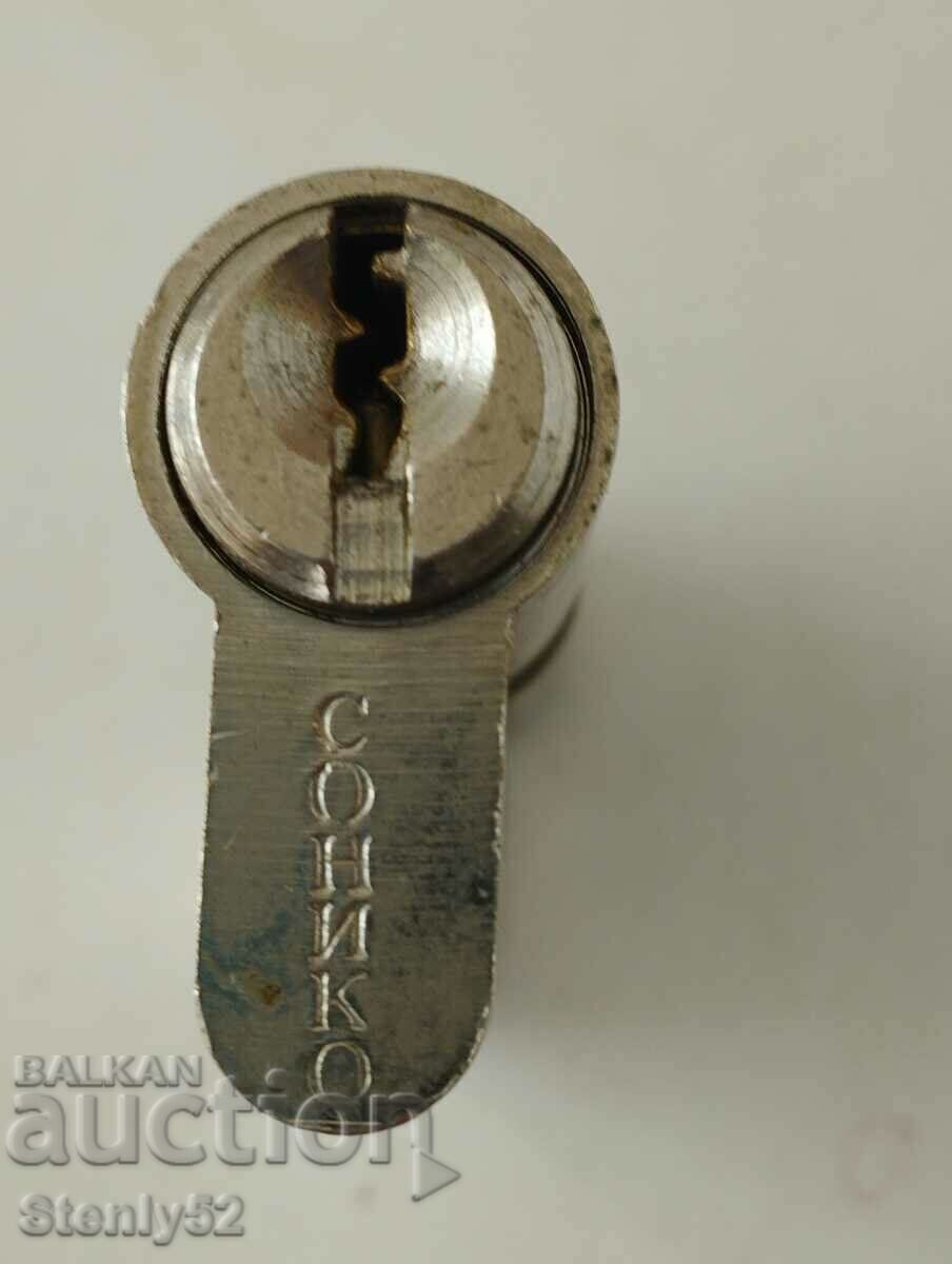 Keyless lock cartridge with price 5.00 BGN | € 2.56 Keyless lock cartridge with price 5.00 BGN | € 2.56