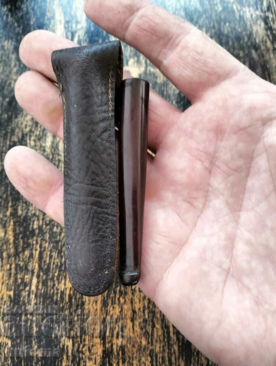 Delivery of An old amber cigarette Delivery of An old amber cigarette