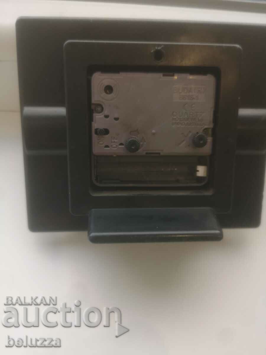 Desk clock with price 5.99 BGN | € 3.06 Desk clock with price 5.99 BGN | € 3.06