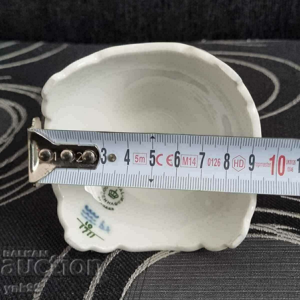 Delivery of Royal copenhagen porcelain candle holder 1964