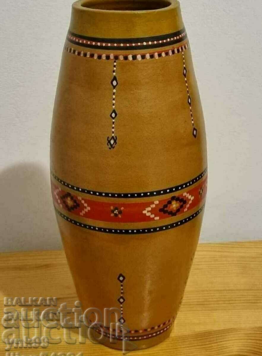 Много стара керамична ваза