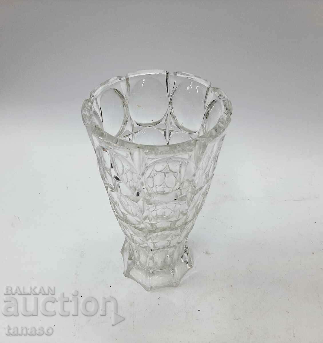 Delivery of Beautiful old lead crystal vase(12.5)