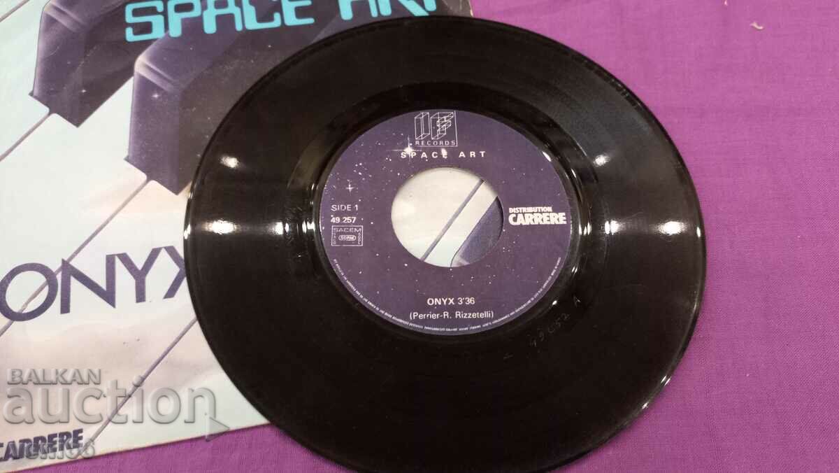 Turntable - small format Onyx with price 1.50 BGN | € 0.77 Turntable - small format Onyx with price 1.50 BGN | € 0.77