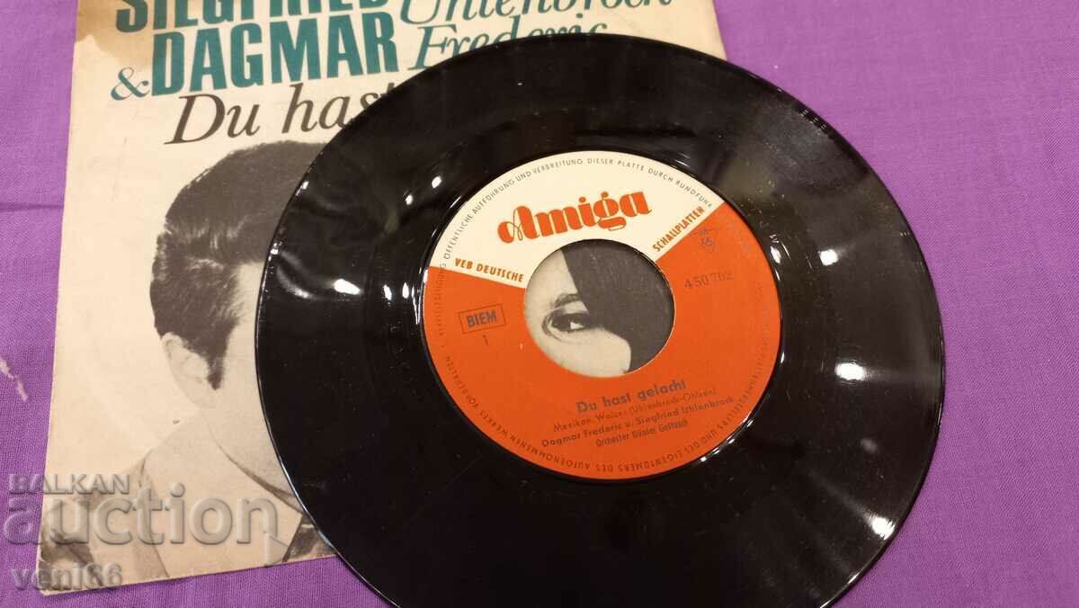 Gramophone record - small format Sigfried Dagmar with price 1.50 BGN | € 0.77 Gramophone record - small format Sigfried Dagmar with price 1.50 BGN | € 0.77