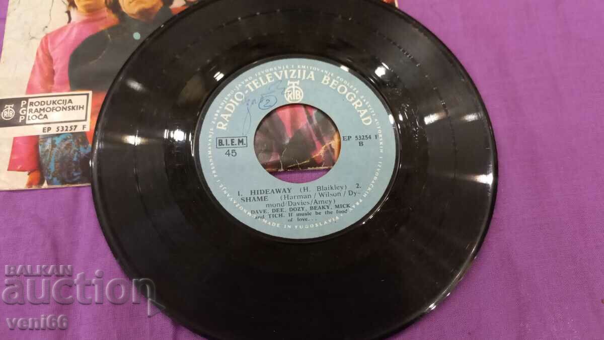 Turntable - small format Dave Dee Dozy with price 1.50 BGN | € 0.77 Turntable - small format Dave Dee Dozy with price 1.50 BGN | € 0.77