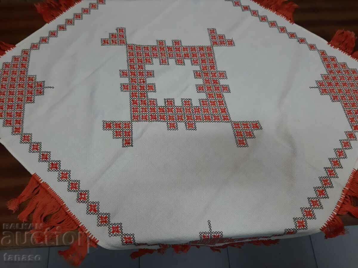 Παλιό χειροποίητο καρό τραπεζομάντιλο (15.4) με τιμή 35.00 BGN | € 17.90