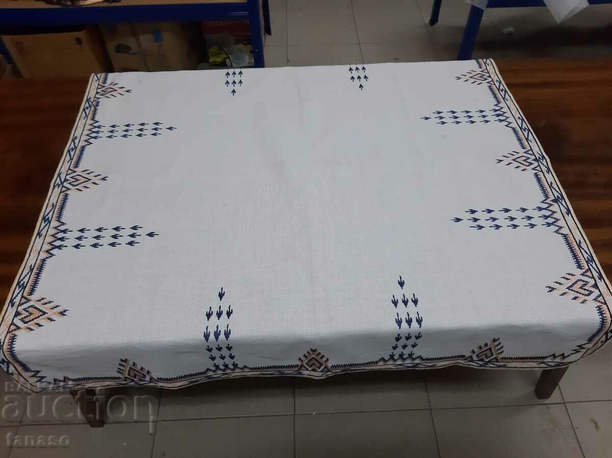 Auction Old hand-embroidered plaid tablecloth(15.4) Auction Old hand-embroidered plaid tablecloth(15.4)