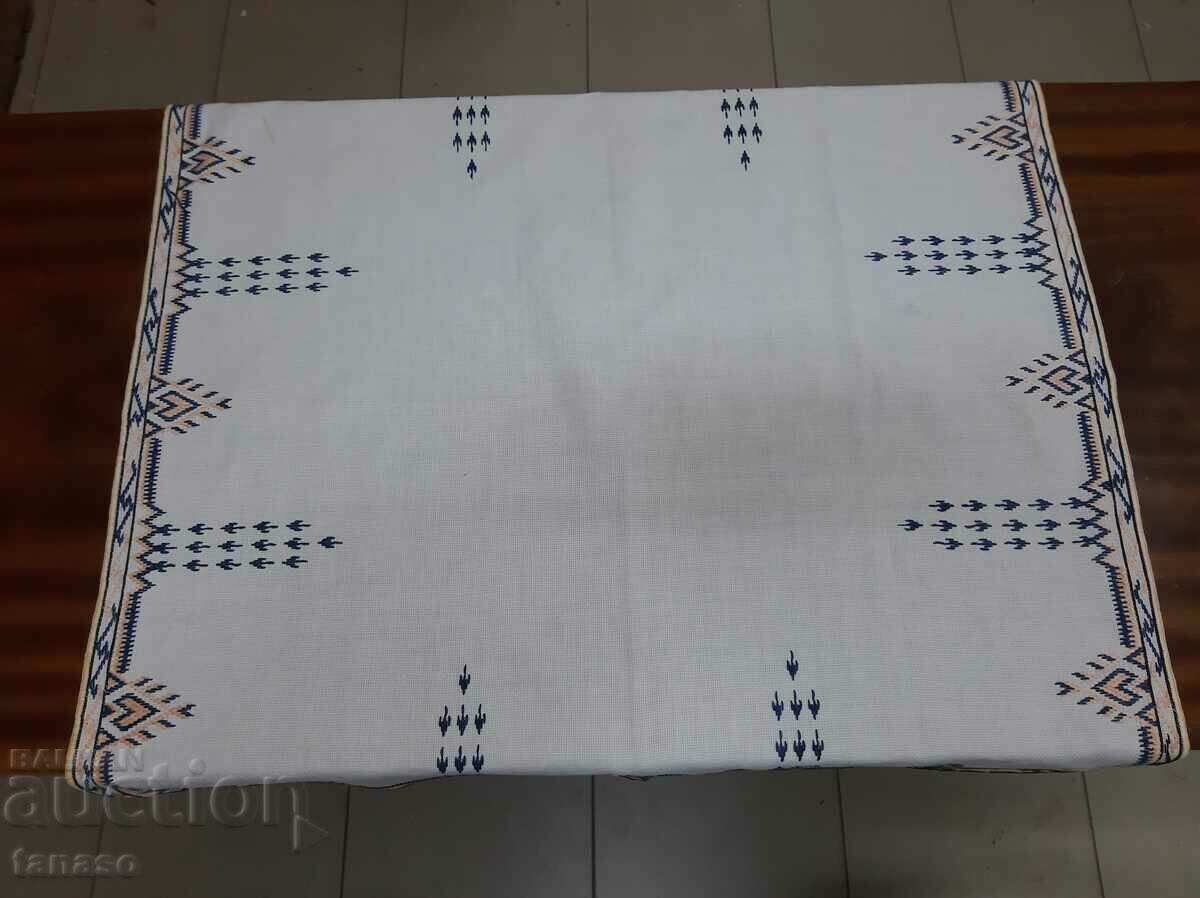 Delivery of Old hand-embroidered plaid tablecloth(15.4) Delivery of Old hand-embroidered plaid tablecloth(15.4)