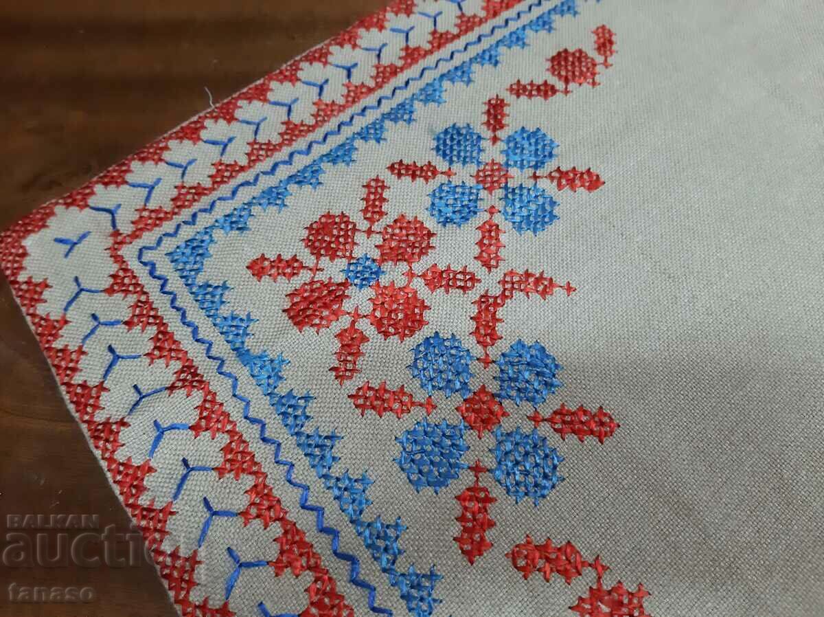 Delivery of Old hand-embroidered checkered linen tablecloth(15.4) Delivery of Old hand-embroidered checkered linen tablecloth(15.4)