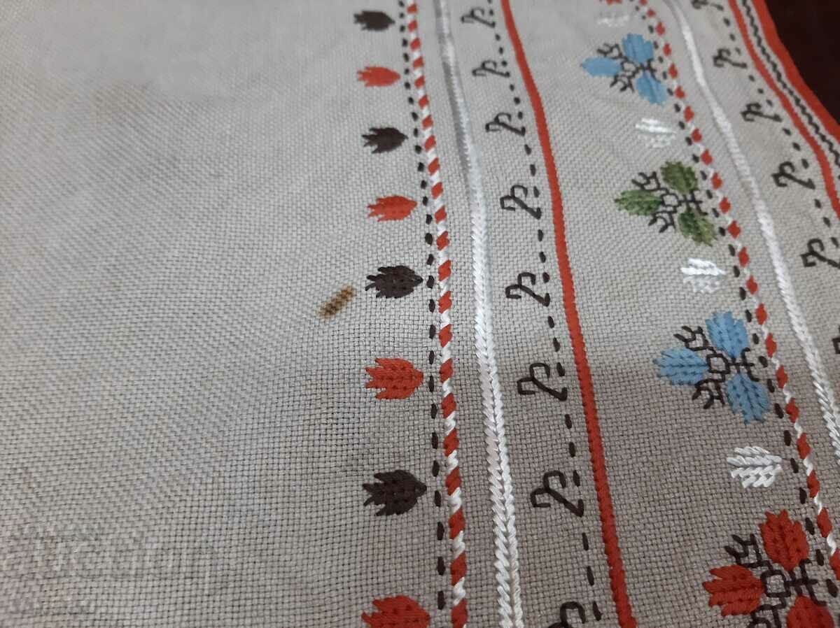 Auction Old hand-embroidered checkered linen tablecloth(15.4) Auction Old hand-embroidered checkered linen tablecloth(15.4)
