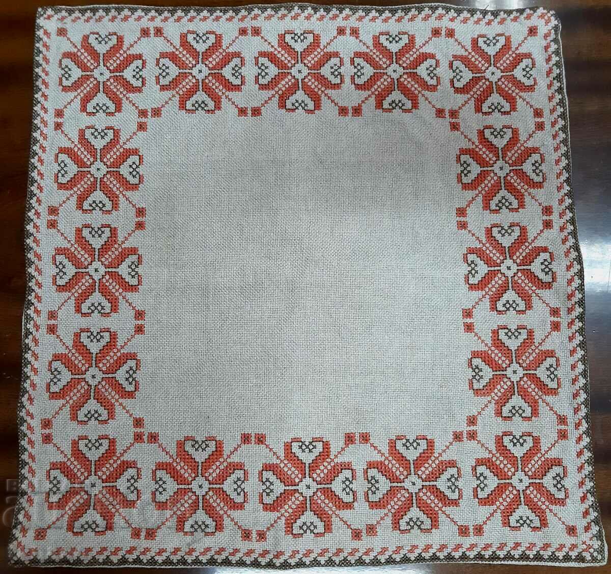 Old hand-embroidered checkered linen tablecloth(15.4)