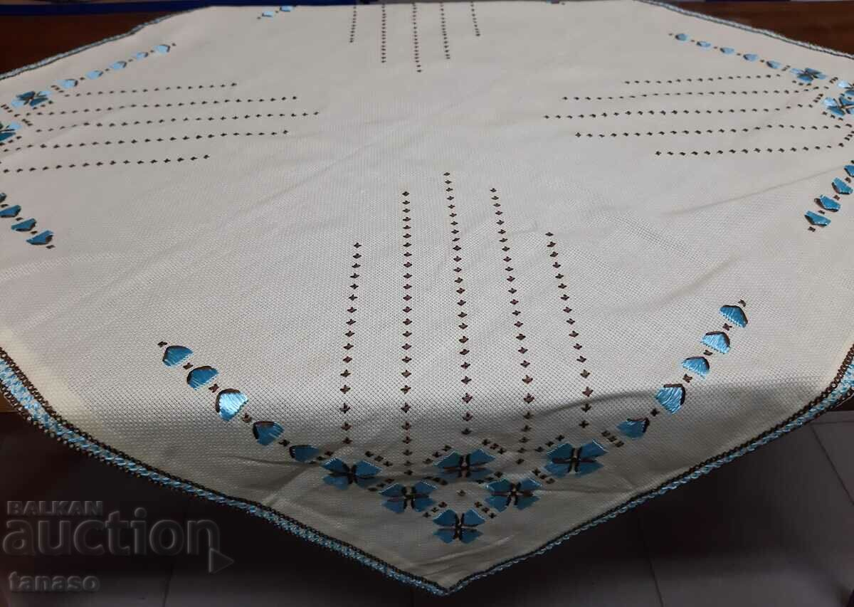Old hand-embroidered plaid tablecloth(15.4)
