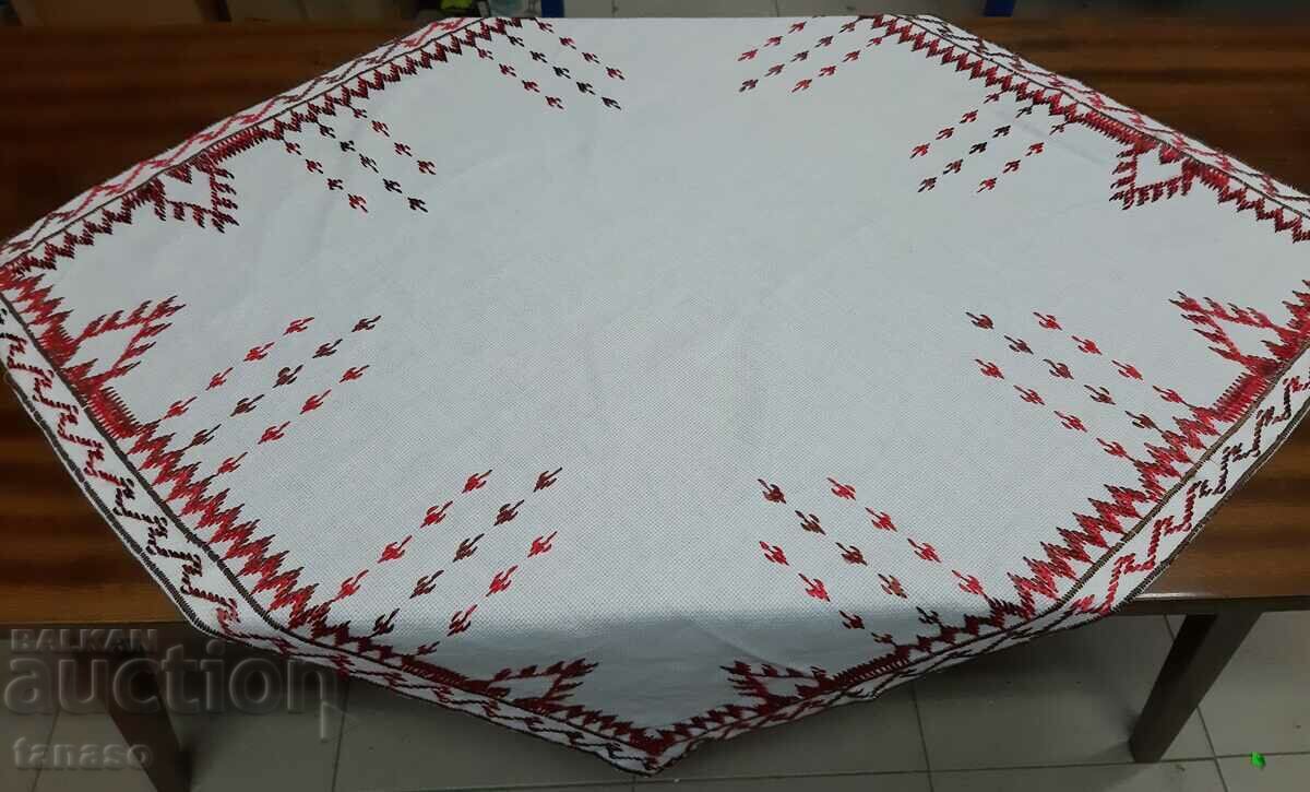 Παλιό χειροποίητο καρό τραπεζομάντιλο (15.4) με τιμή 37.00 BGN | € 18.92