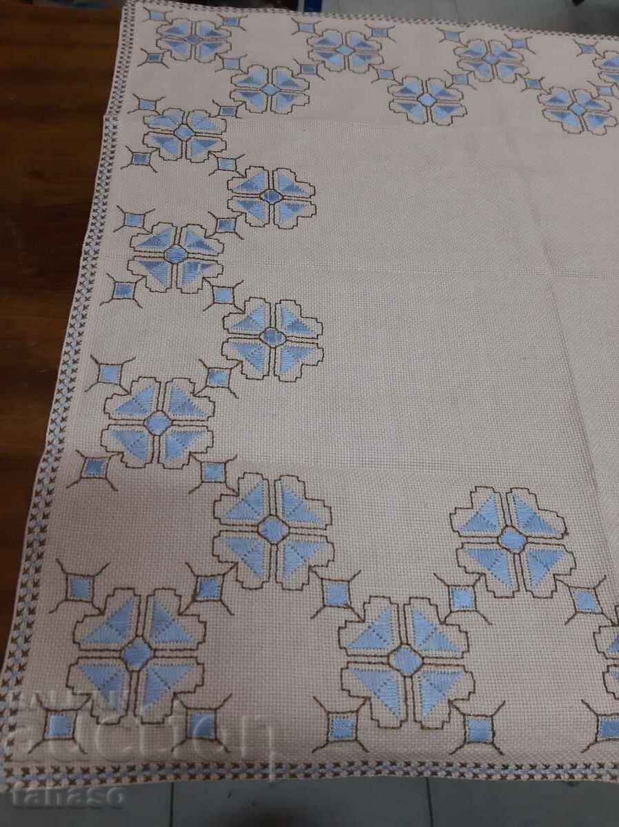 Auction Old hand-embroidered plaid tablecloth(15.4) Auction Old hand-embroidered plaid tablecloth(15.4)