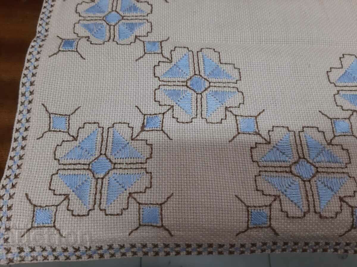 Delivery of Old hand-embroidered plaid tablecloth(15.4) Delivery of Old hand-embroidered plaid tablecloth(15.4)