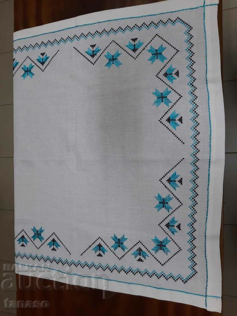 Auction Old hand-embroidered plaid tablecloth(15.4) Auction Old hand-embroidered plaid tablecloth(15.4)