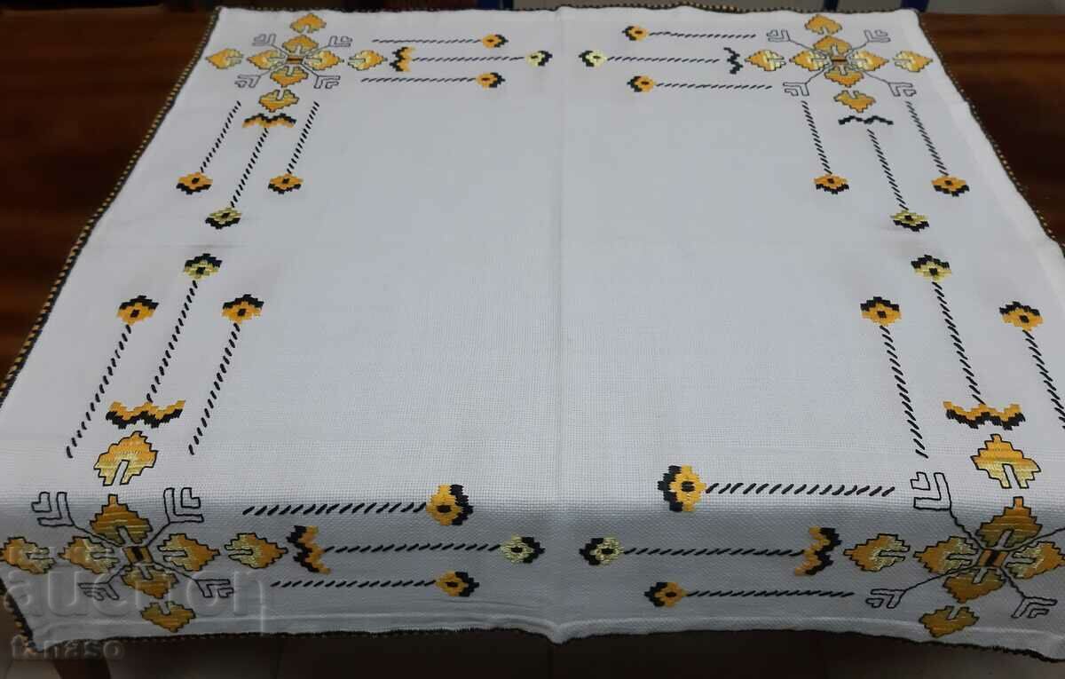 Delivery of Old hand-embroidered plaid tablecloth(15.4)