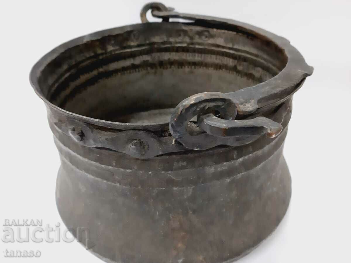 Old large tinned copper cauldron, bear(4.3) - 5 Old large tinned copper cauldron, bear(4.3) - 5