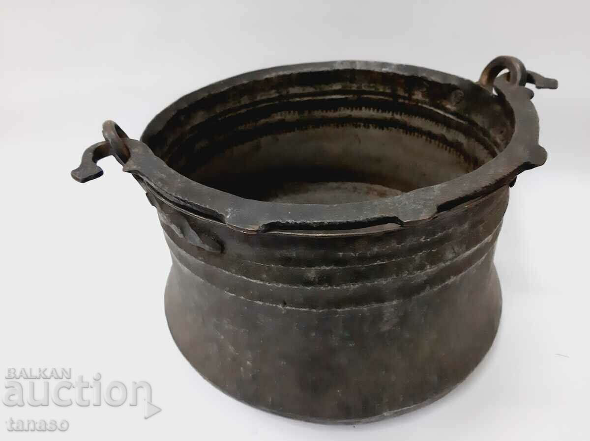 Old large tinned copper cauldron, bear(4.3) - 6 Old large tinned copper cauldron, bear(4.3) - 6