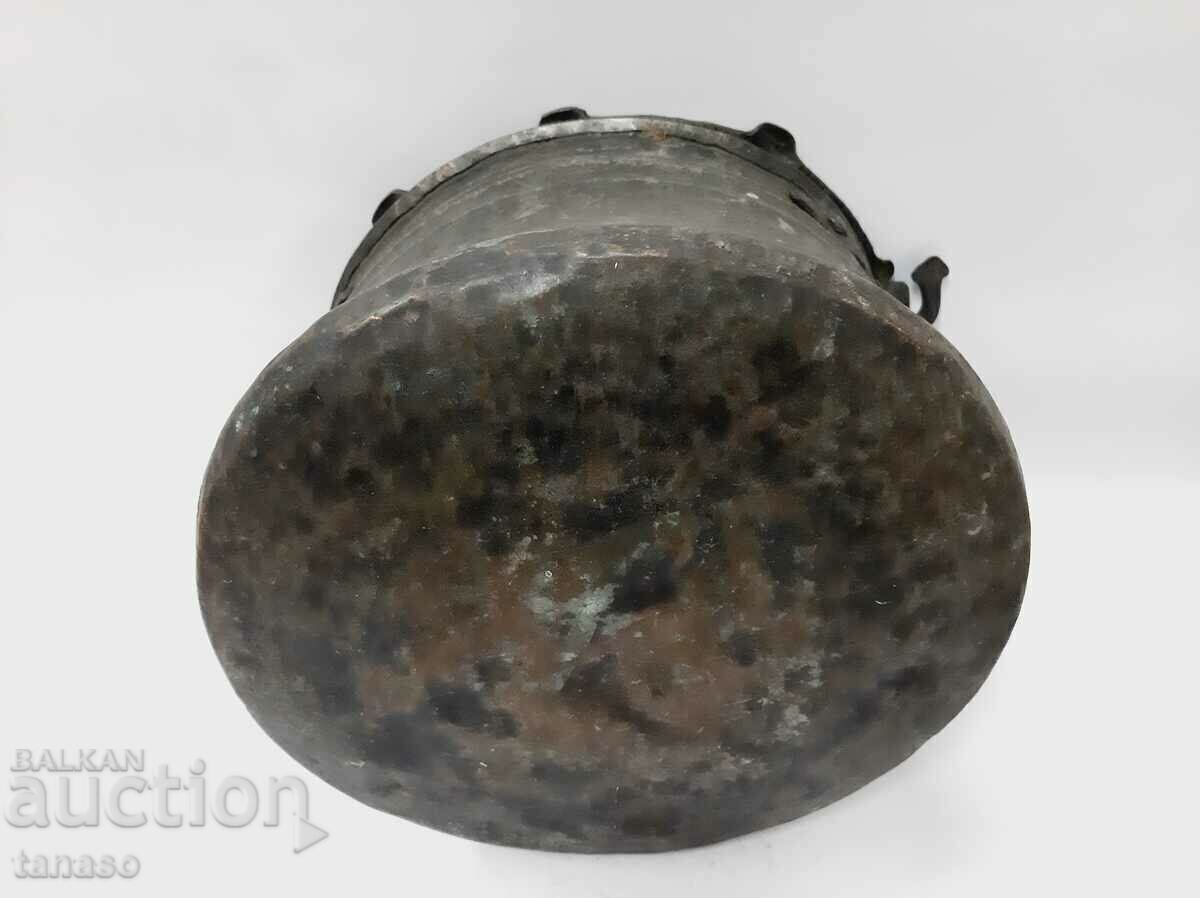 Old large tinned copper cauldron, bear(4.3) - 7 Old large tinned copper cauldron, bear(4.3) - 7