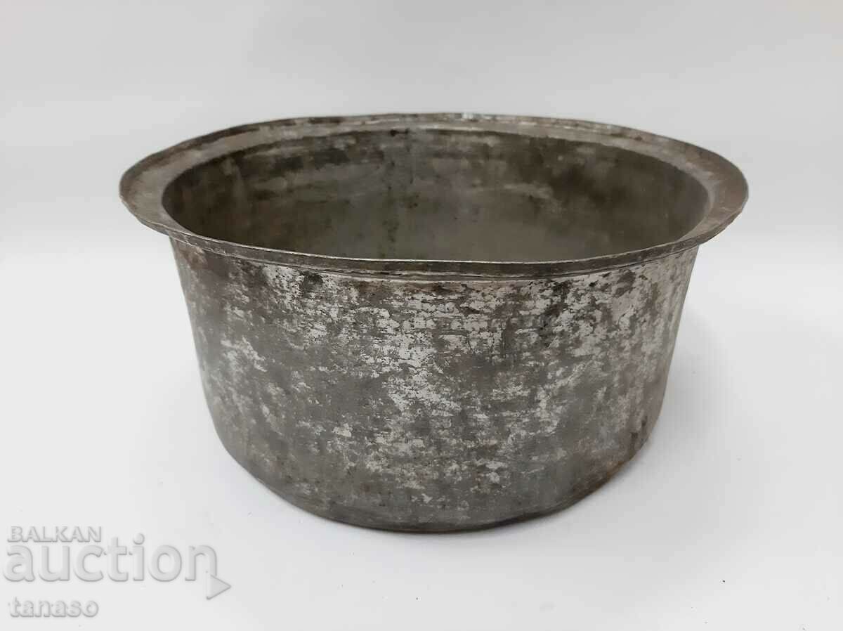 Oală veche de cupru conservată (4,3)