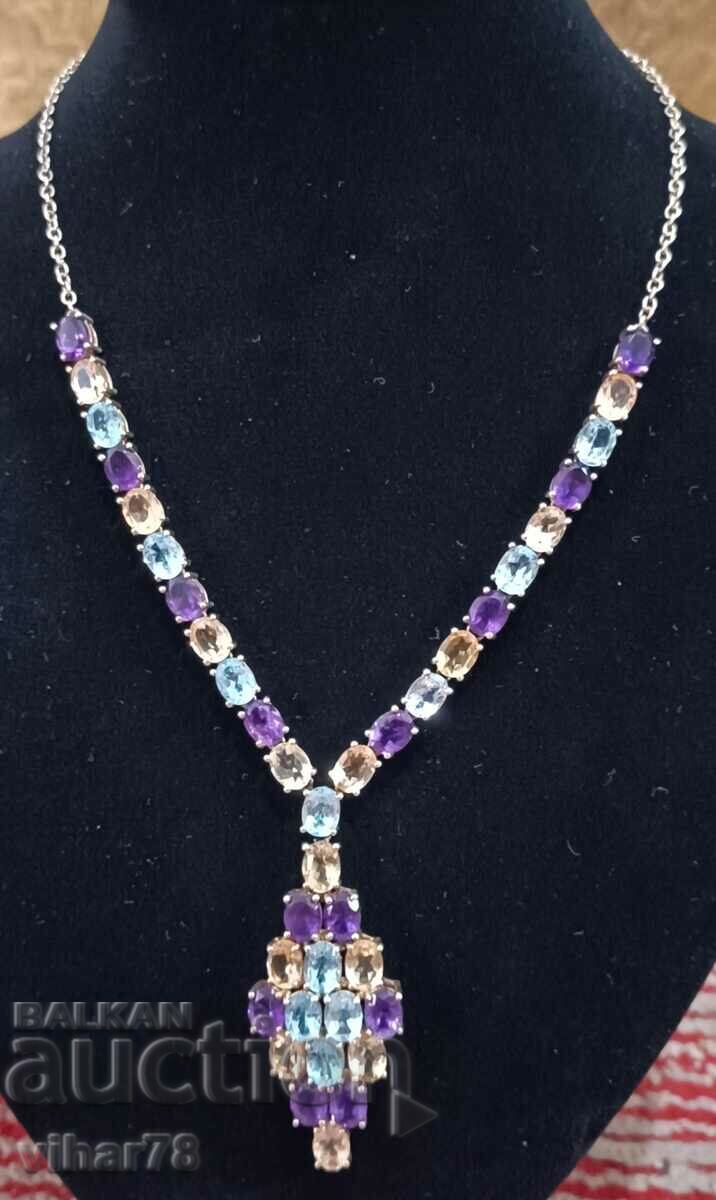 A very beautiful necklace made of 9 carat gold and silver