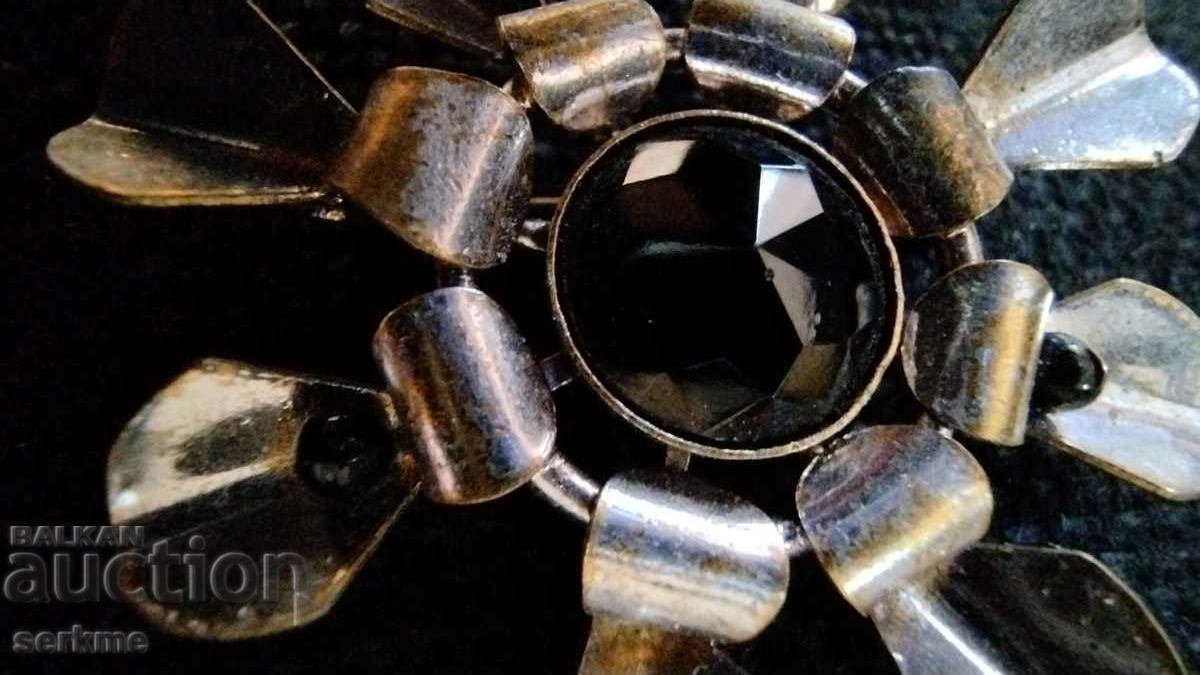 Delivery of A brooch Delivery of A brooch