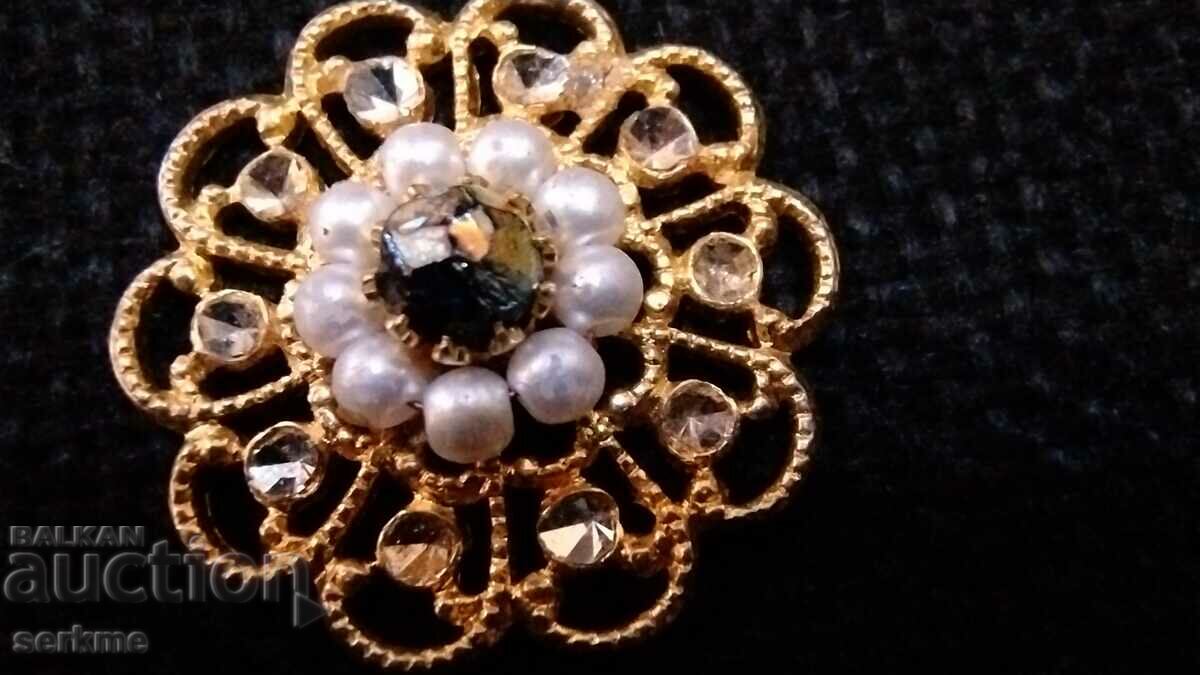 Delivery of Brooches Delivery of Brooches