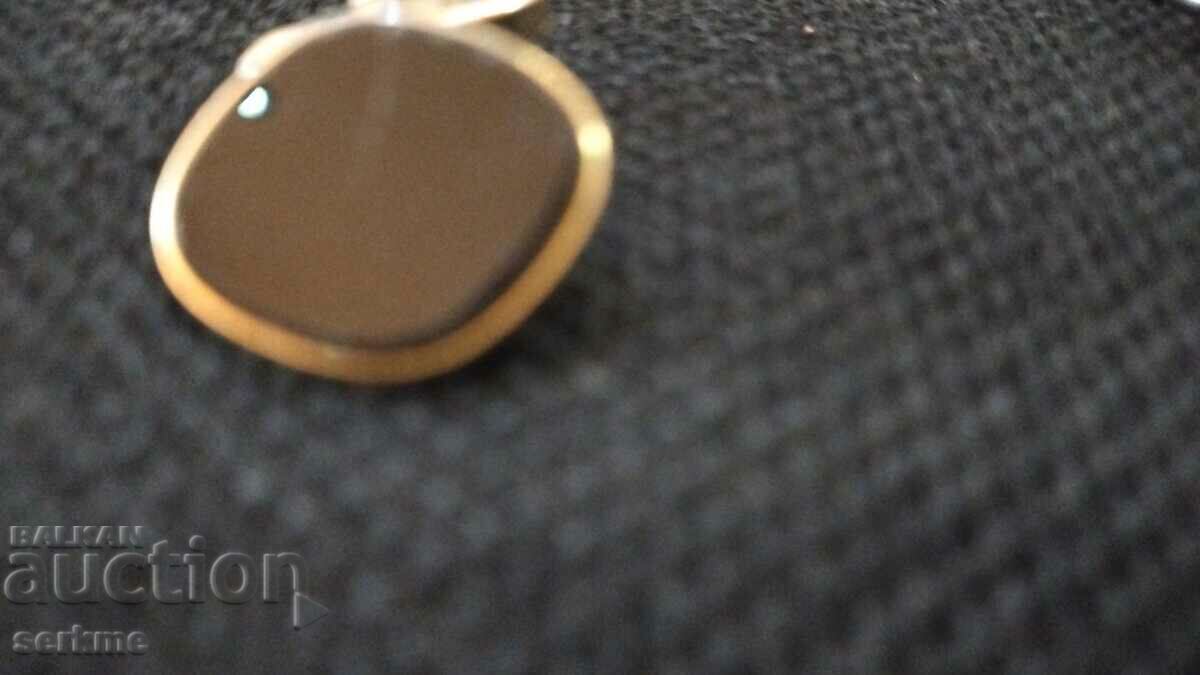 Butoane cu preț 5.00 BGN | € 2.56