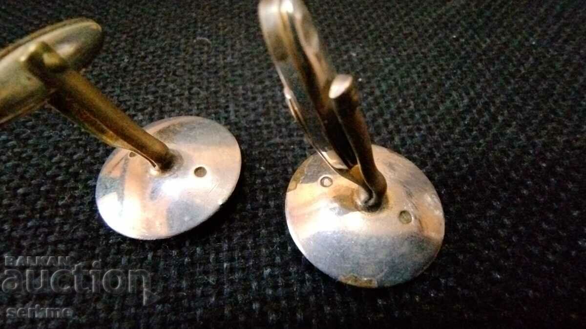 Delivery of Buttons Delivery of Buttons