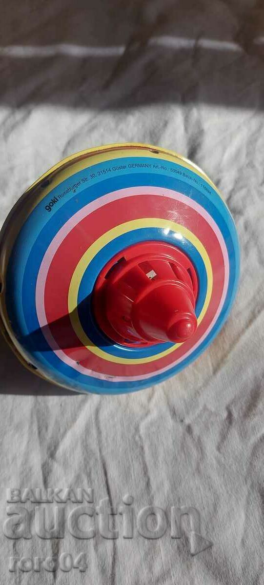 Auction OLD SHEET METAL PUMP Auction OLD SHEET METAL PUMP