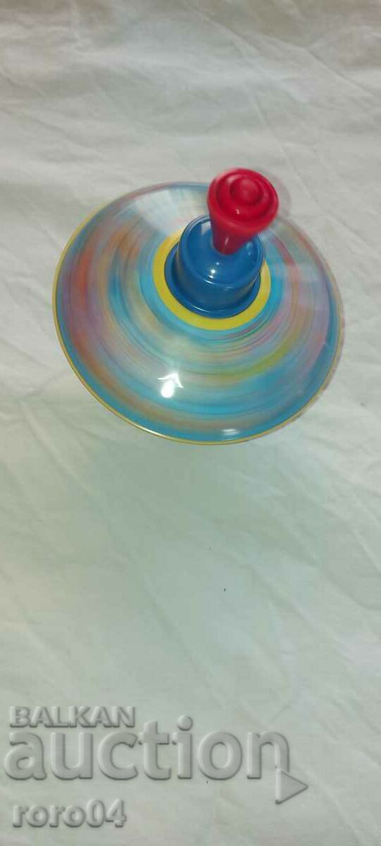 OLD SHEET METAL PUMP - 6 OLD SHEET METAL PUMP - 6