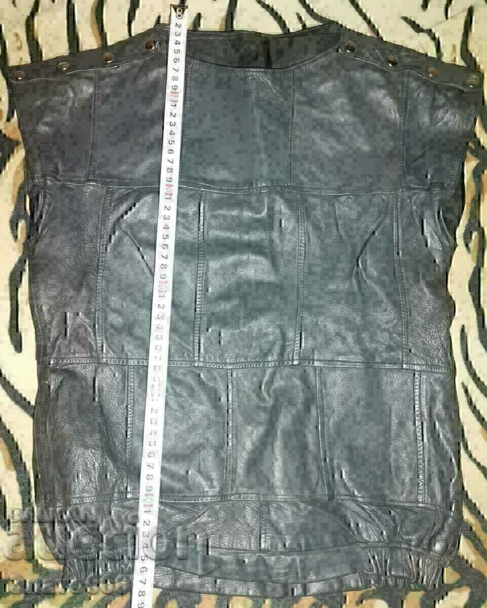 Bluză de damă din piele fără mâneci cu preț € 2.56 | 5.01 BGN Bluză de damă din piele fără mâneci cu preț € 2.56 | 5.01 BGN