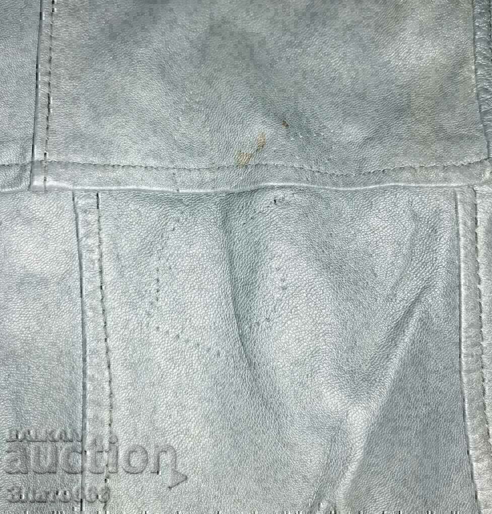 Δημοπρασία Γυναικεία δερμάτινη αμάνικη μπλούζα Δημοπρασία Γυναικεία δερμάτινη αμάνικη μπλούζα