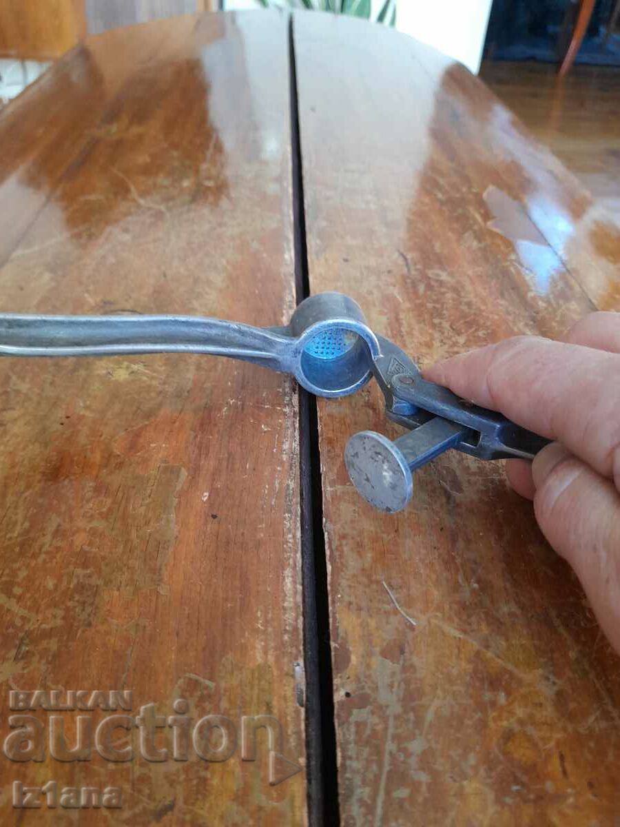 Old aluminum garlic press - 7 Old aluminum garlic press - 7