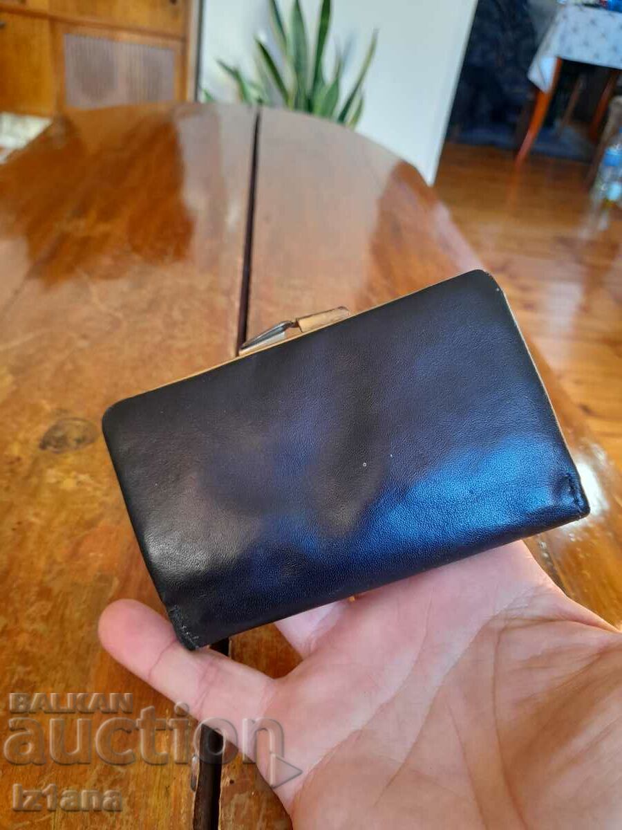 Delivery of Old lady's purse Delivery of Old lady's purse