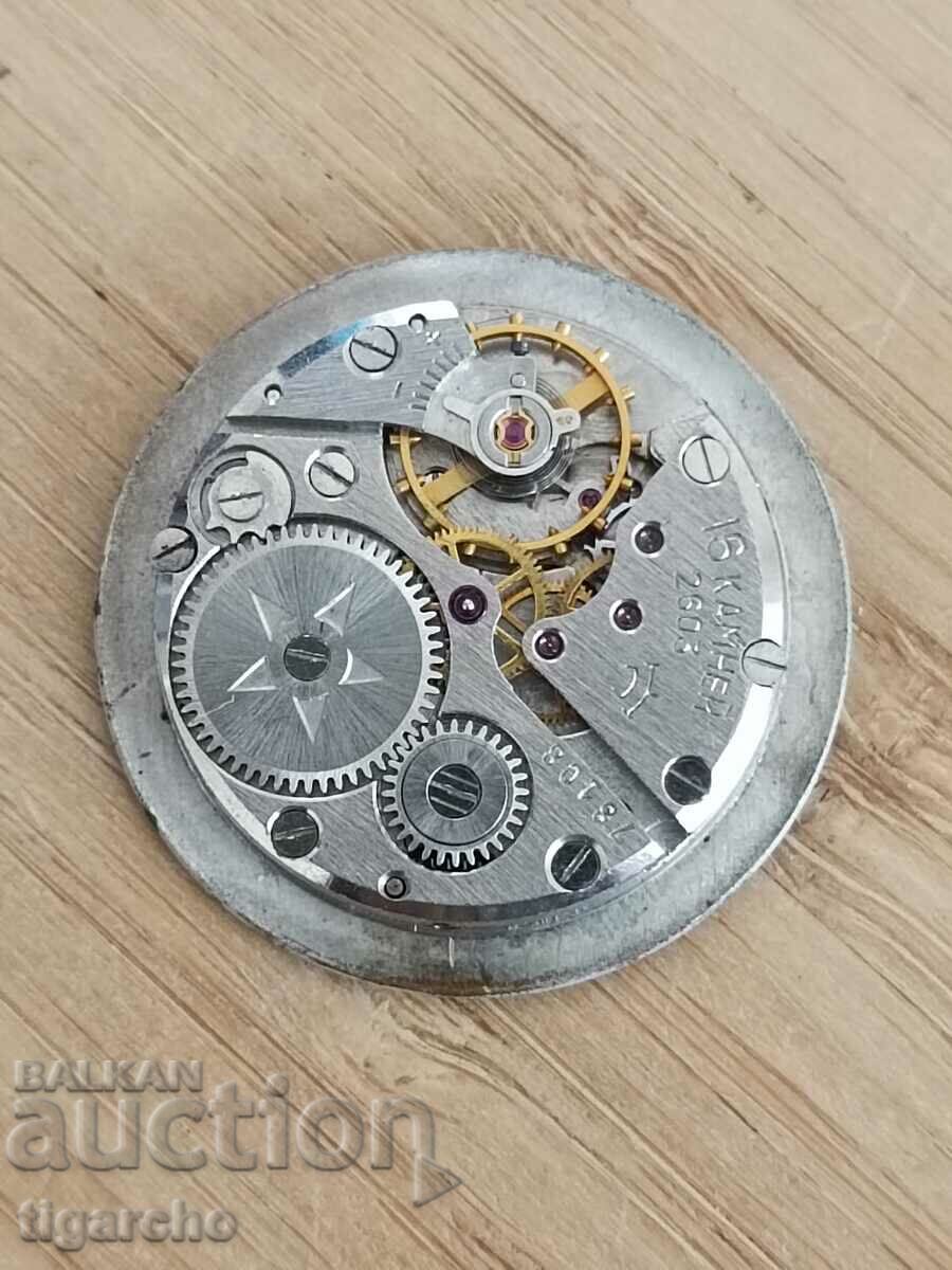 Παράδοση Κουρδιστός πύραυλος