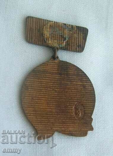 Auction Badge badge - "Excellence in studies and sports", Enamel. Absences Auction Badge badge - "Excellence in studies and sports", Enamel. Absences