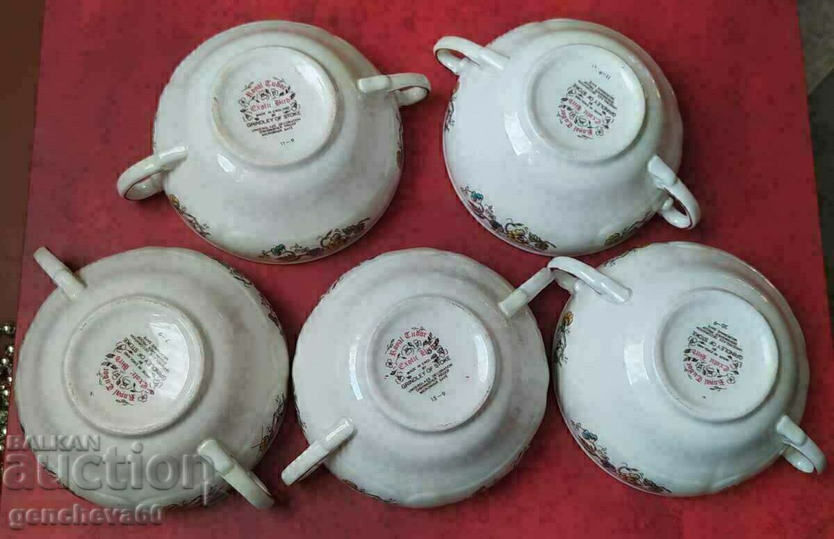 Boluri englezești cu supă, Royal Tudor cu preț € 50.00 | 97.79 BGN