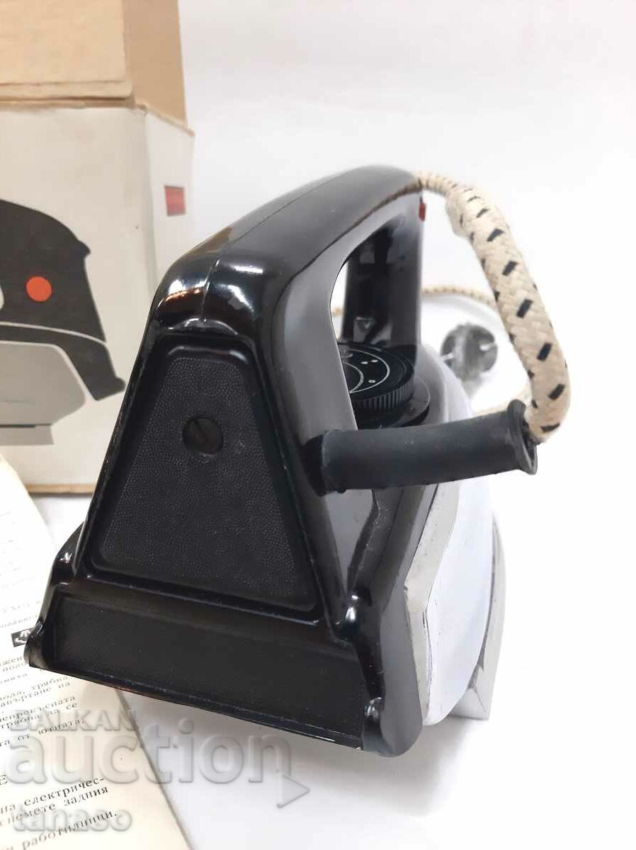 Old Soviet steam iron, hardly used(6.5) - 6